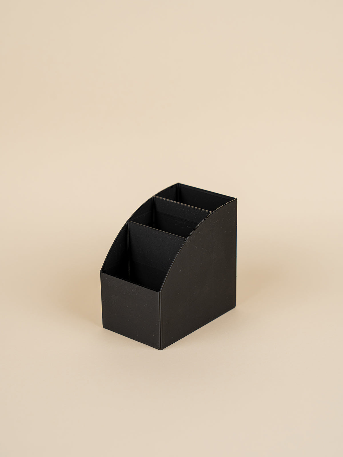 Kumanda Düzenleyici Stand – Modern ve Pratik